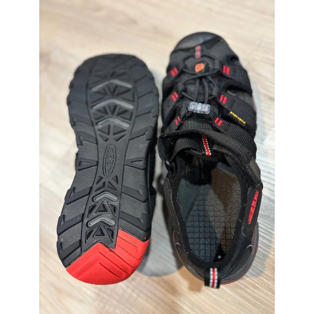 Keen Newport H2 Mens 5 Womens 7 Black Red Hiking Water Sandals 1018421